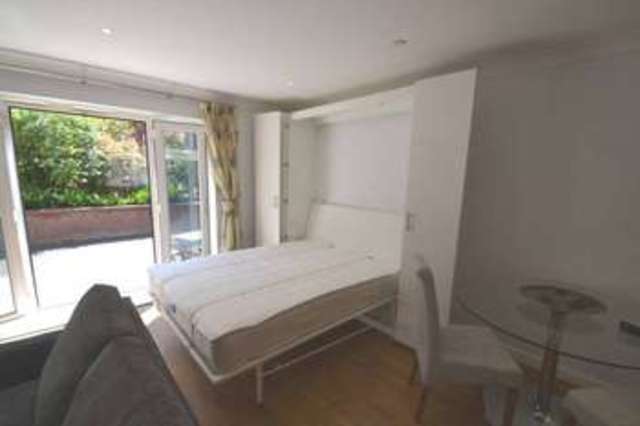 Image of Maisonette to rent in Leret Way Leatherhead KT22 at Leret Way  Leatherhead, KT22 7JL
