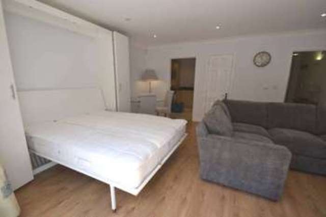  Image of Maisonette to rent in Leret Way Leatherhead KT22 at Leret Way  Leatherhead, KT22 7JL
