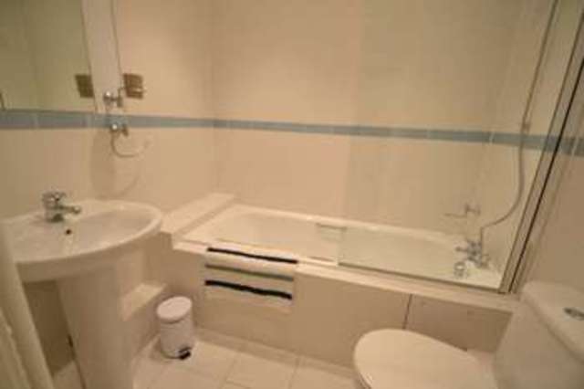  Image of Maisonette to rent in Leret Way Leatherhead KT22 at Leret Way  Leatherhead, KT22 7JL