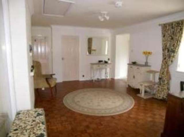  Image of 5 bedroom Bungalow for sale in Brow of the Hill Leziate King