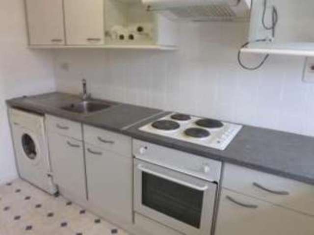  Image of 1 bedroom Flat for sale in Elgin Road Addiscombe Croydon CR0 at 34 Elgin Road Croydon Croydon, CR0 6XA