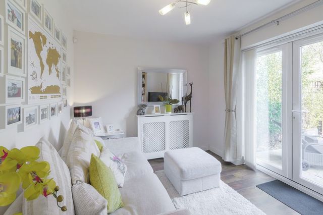  Image of 4 bedroom Property for sale in Littlestone Gate Broughton Milton Keynes MK10 at Littlestone Gate Broughton MILTON KEYNES, MK10 7DH