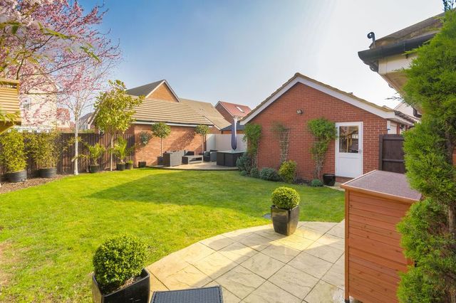  Image of 4 bedroom Property for sale in Littlestone Gate Broughton Milton Keynes MK10 at Littlestone Gate Broughton MILTON KEYNES, MK10 7DH