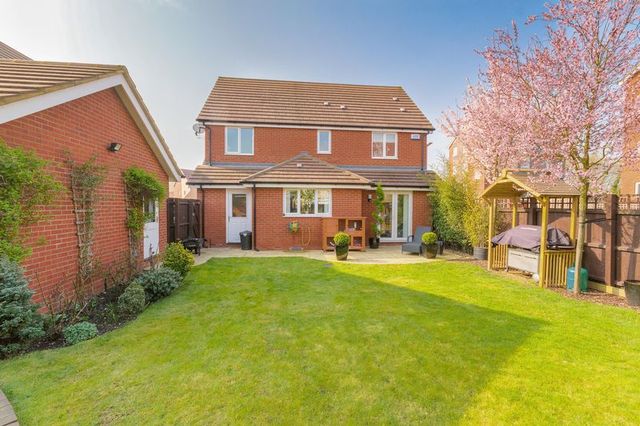  Image of 4 bedroom Property for sale in Littlestone Gate Broughton Milton Keynes MK10 at Littlestone Gate Broughton MILTON KEYNES, MK10 7DH