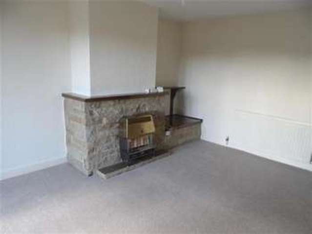  Image of 2 bedroom Bungalow to rent in Longhouse Drive Denholme Bradford BD13 at Denholme, BD13 4NG