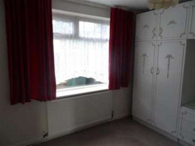  Image of 2 bedroom Bungalow to rent in Longhouse Drive Denholme Bradford BD13 at Denholme, BD13 4NG