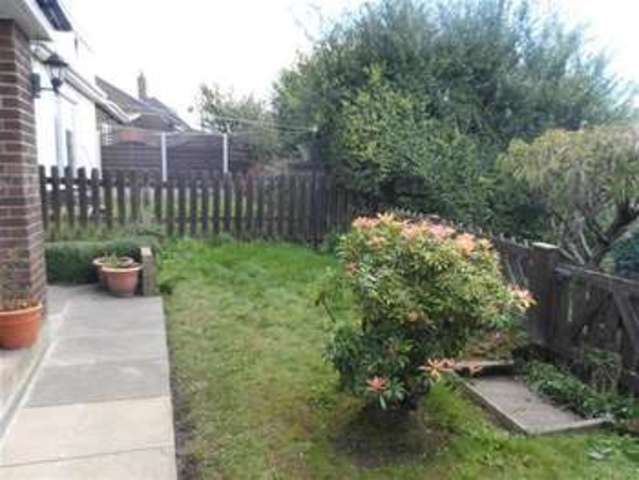  Image of 2 bedroom Bungalow to rent in Longhouse Drive Denholme Bradford BD13 at Denholme, BD13 4NG