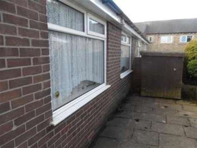  Image of 2 bedroom Bungalow to rent in Longhouse Drive Denholme Bradford BD13 at Denholme, BD13 4NG