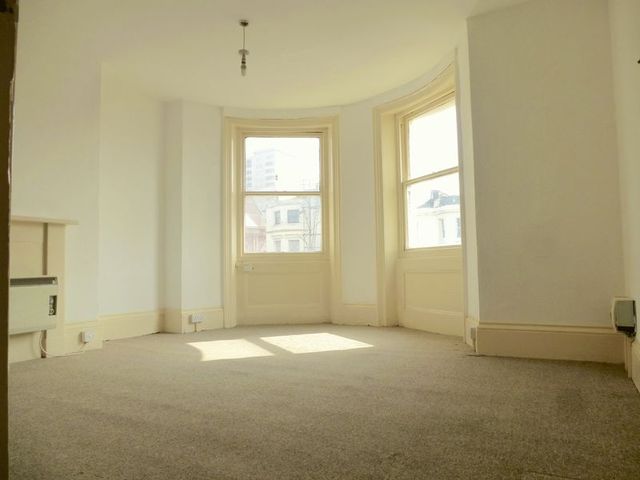 Image of Flat to rent in Lower Rock Gardens Brighton BN2 at Lower Rock Gardens  Brighton, BN2 1PG