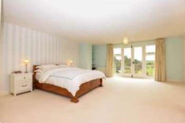  Image of 4 bedroom Detached house for sale in Luddington Road Stratford-upon-Avon CV37 at Stratford-upon-Avon Warwickshire Luddington, CV37 9SQ