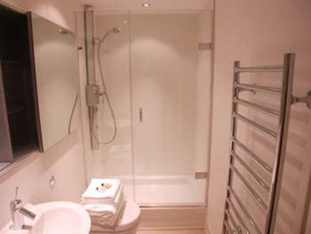  Image of 2 bedroom Flat to rent in Bermondsey Wall West London SE16 at Luna House  London, SE16 4RN