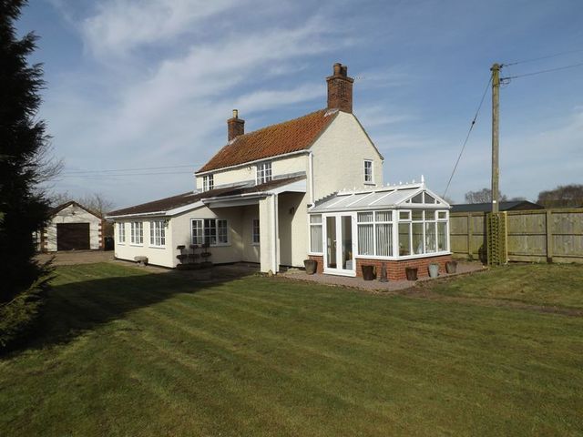 Image of 3 bedroom Detached house for sale in Bleasby Moor Market Rasen LN8 at Market Rasen, LN8 3QL