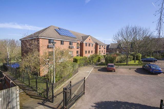  Image of 1 bedroom Flat for sale in Mayfield Road London N8 at Mayfield Road  Crouch End, N8 9NQ