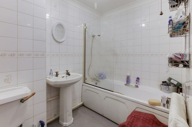  Image of 1 bedroom Flat for sale in Mayfield Road London N8 at Mayfield Road  Crouch End, N8 9NQ