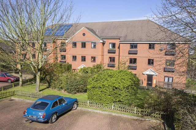  Image of 1 bedroom Flat for sale in Mayfield Road London N8 at Mayfield Road  Crouch End, N8 9NQ