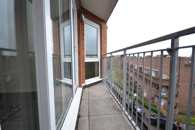  Image of 2 bedroom Property to rent in Lankaster Gardens London N2 at 68 Lankaster Gardens  East Finchley, N2 9FF