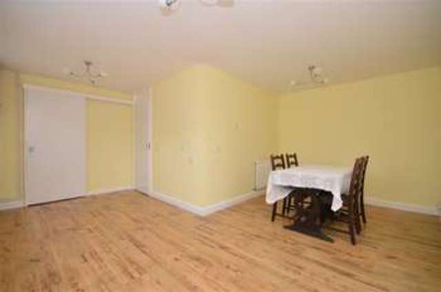  Image of 1 bedroom Bungalow for sale in Merrylands Laindon Basildon SS15 at Basildon Essex Basildon, SS15 6RD