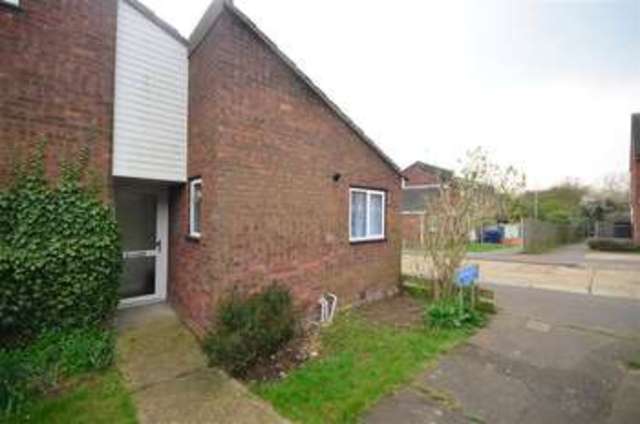 Image of 1 bedroom Bungalow for sale in Merrylands Laindon Basildon SS15 at Basildon Essex Basildon, SS15 6RD