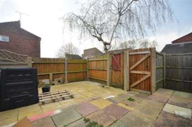  Image of 1 bedroom Bungalow for sale in Merrylands Laindon Basildon SS15 at Basildon Essex Basildon, SS15 6RD