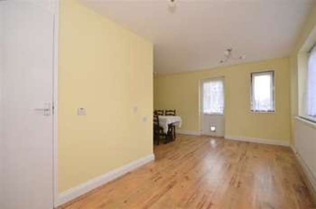  Image of 1 bedroom Bungalow for sale in Merrylands Laindon Basildon SS15 at Basildon Essex Basildon, SS15 6RD