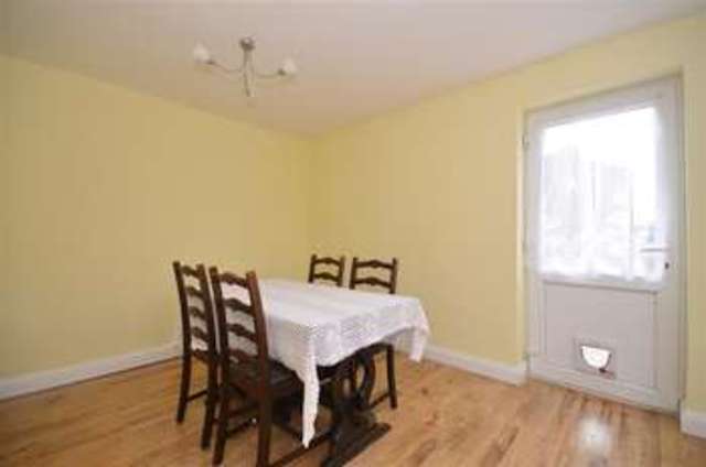  Image of 1 bedroom Bungalow for sale in Merrylands Laindon Basildon SS15 at Basildon Essex Basildon, SS15 6RD