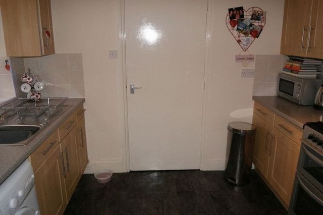  Image of 1 bedroom Flat to rent in Milburn Road Weston-super-Mare BS23 at Milburn Road  Weston-Super-Mare, BS23 3BE