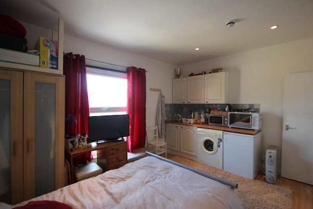  Image of Studio flat to rent in Mildmay Road London N1 at Islington London Islington, N1 4NG