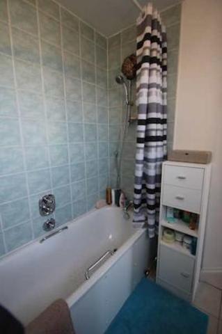  Image of Studio flat to rent in Mildmay Road London N1 at Islington London Islington, N1 4NG