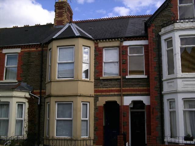  Image of 1 bedroom Flat to rent in Montgomery Street Cardiff CF24 at Roath Cardiff Roath, CF24 3LZ
