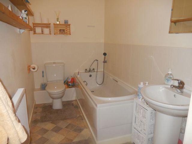  Image of 3 bedroom Flat to rent in Monticello Way Coventry CV4 at Monticello Way Bannerbroook Park Coventry, CV4 9WE