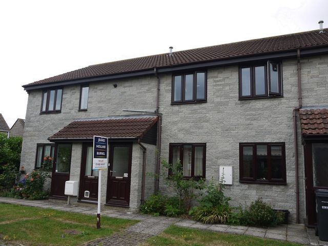  Image of 2 bedroom Flat to rent in Mowries Court Somerton TA11 at Mowries Court  Somerton, TA11 6NF