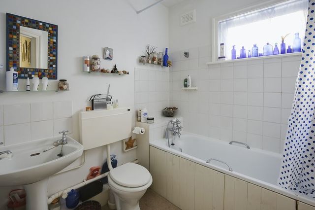  Image of 1 bedroom Flat for sale in Nelson Road London N8 at Nelson Road  Crouch End, N8 9RR