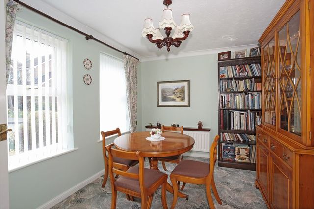  Image of 4 bedroom Detached house for sale in New Barn Lane Ridgewood Uckfield TN22 at New Barn Lane Ridgewood Uckfield, TN22 5EL
