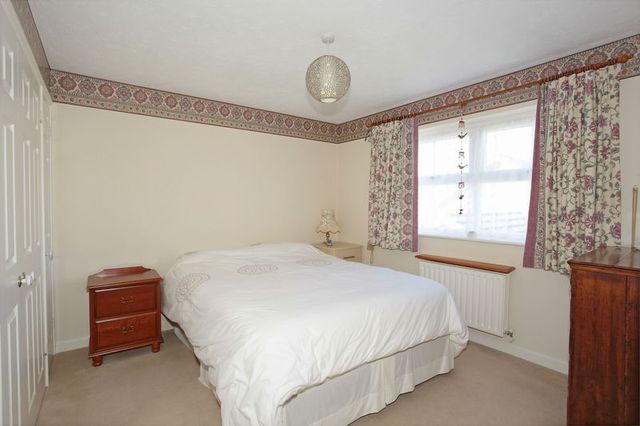  Image of 4 bedroom Detached house for sale in New Barn Lane Ridgewood Uckfield TN22 at New Barn Lane Ridgewood Uckfield, TN22 5EL