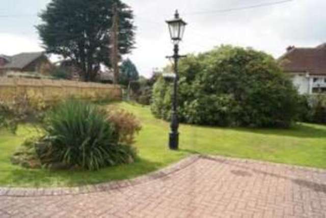  Image of 3 bedroom Detached house for sale in Manor Road New Milton BH25 at New Milton Hampshire New Milton, BH25 5EW