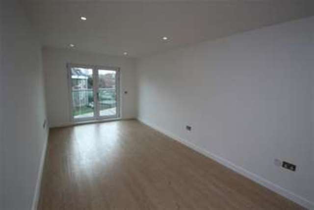  Image of 2 bedroom Flat to rent in St. James