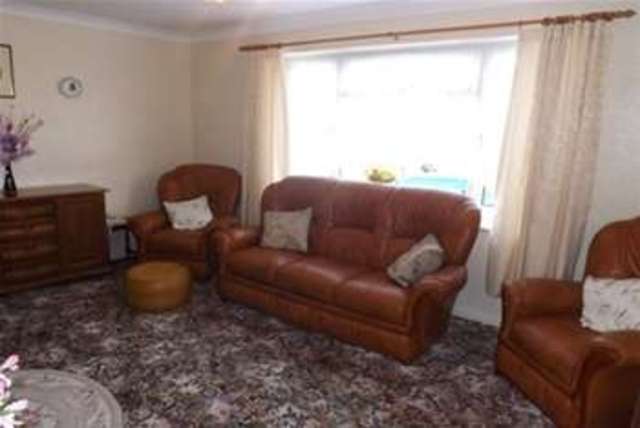  Image of 2 bedroom Maisonette to rent in Newman Avenue Lanesfield Wolverhampton WV4 at Wolverhampton, WV4 6BZ