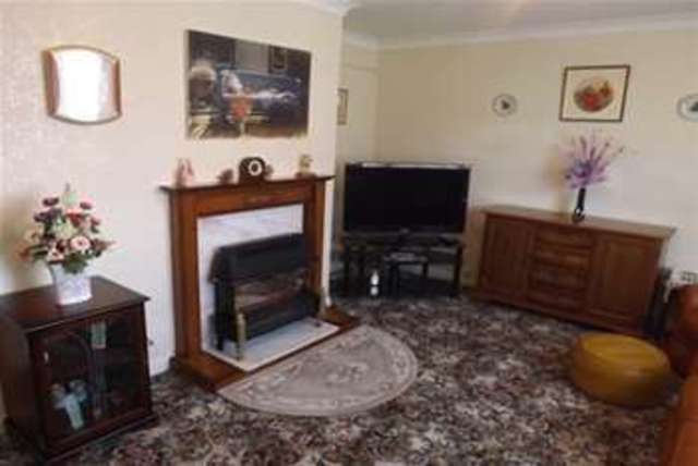  Image of 2 bedroom Maisonette to rent in Newman Avenue Lanesfield Wolverhampton WV4 at Wolverhampton, WV4 6BZ