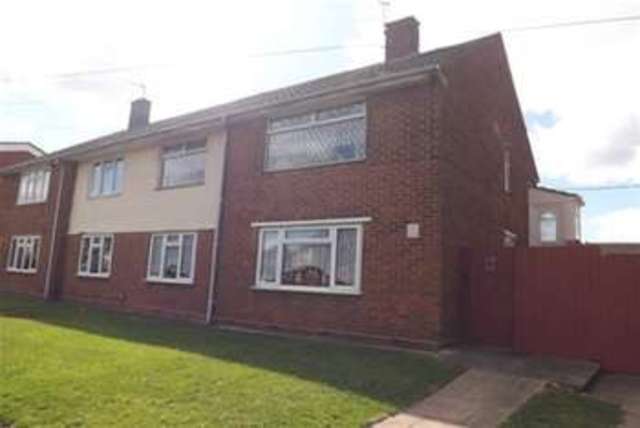  Image of 2 bedroom Maisonette to rent in Newman Avenue Lanesfield Wolverhampton WV4 at Wolverhampton, WV4 6BZ