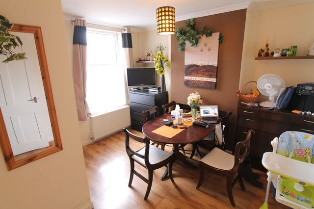  Image of 3 bedroom Property for sale in Newnham Avenue Bedford MK41 at Newnham Avenue  Bedford, MK41 9PX