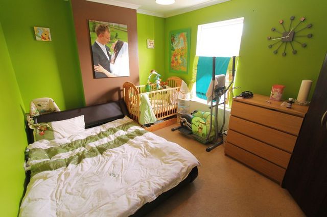  Image of 3 bedroom Property for sale in Newnham Avenue Bedford MK41 at Newnham Avenue  Bedford, MK41 9PX