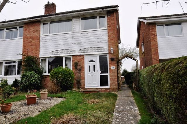  Image of 3 bedroom Semi-Detached house to rent in Nightingale Gardens Nailsea Bristol BS48 at Nightingale Gardens  Nailsea, BS48 2BH