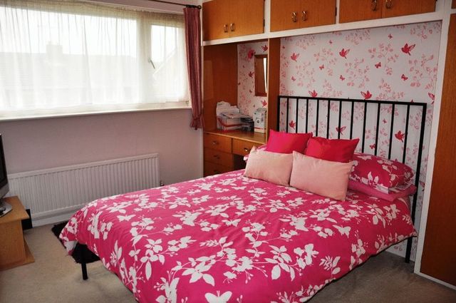  Image of 3 bedroom Semi-Detached house to rent in Nightingale Gardens Nailsea Bristol BS48 at Nightingale Gardens  Nailsea, BS48 2BH