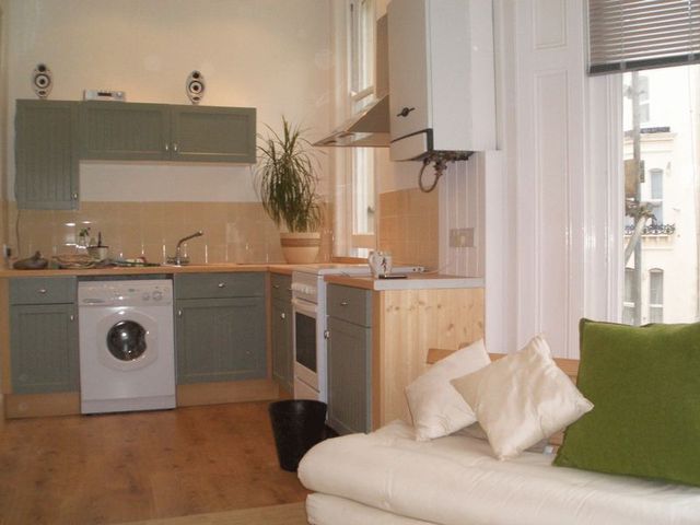  Image of 2 bedroom Flat for sale in Nightingale Road Southsea PO5 at Nightingale Road  Southsea, PO5 3JN