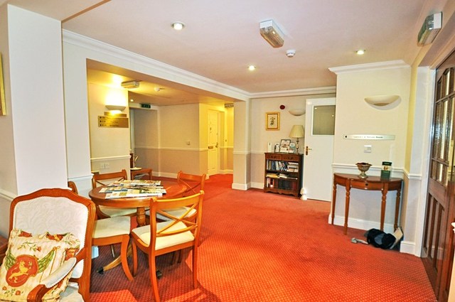  Image of 1 bedroom Retirement Property for sale in The Green Chipping Norton OX7 at 20-24 The Green  Chipping Norton, OX7 5DB