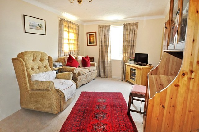 Image of 1 bedroom Retirement Property for sale in The Green Chipping Norton OX7 at 20-24 The Green  Chipping Norton, OX7 5DB