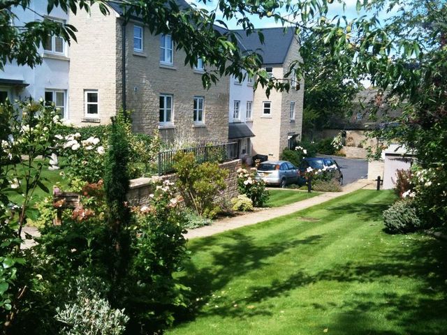  Image of 1 bedroom Retirement Property for sale in The Green Chipping Norton OX7 at 20-24 The Green  Chipping Norton, OX7 5DB