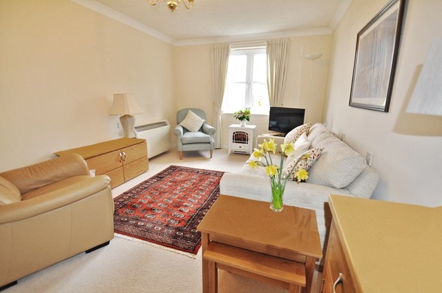  Image of 1 bedroom Retirement Property for sale in The Green Chipping Norton OX7 at 20-24 The Green  Chipping Norton, OX7 5DB