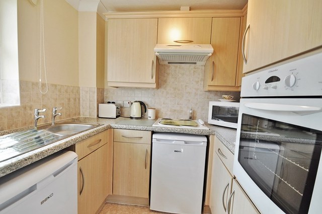  Image of 1 bedroom Retirement Property for sale in The Green Chipping Norton OX7 at 20-24 The Green  Chipping Norton, OX7 5DB