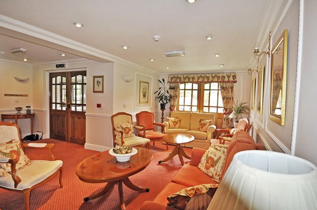  Image of 1 bedroom Retirement Property for sale in The Green Chipping Norton OX7 at 20-24 The Green  Chipping Norton, OX7 5DB